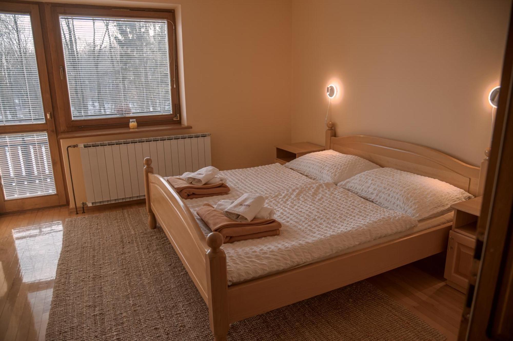 Rooms And Apartments Panker مورفسكه تيبليتسه المظهر الخارجي الصورة