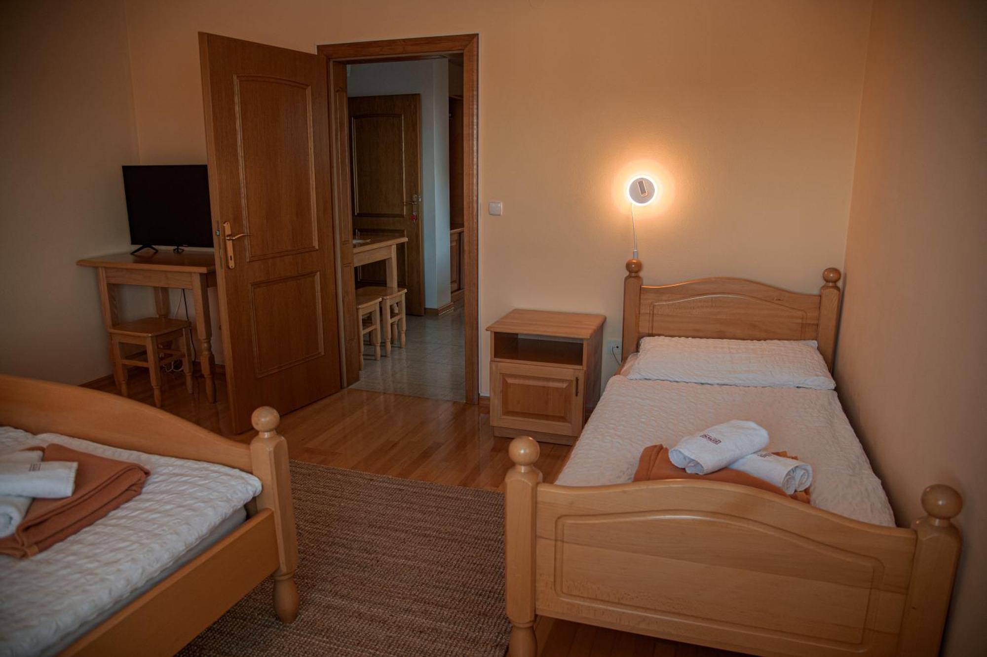 Rooms And Apartments Panker مورفسكه تيبليتسه المظهر الخارجي الصورة