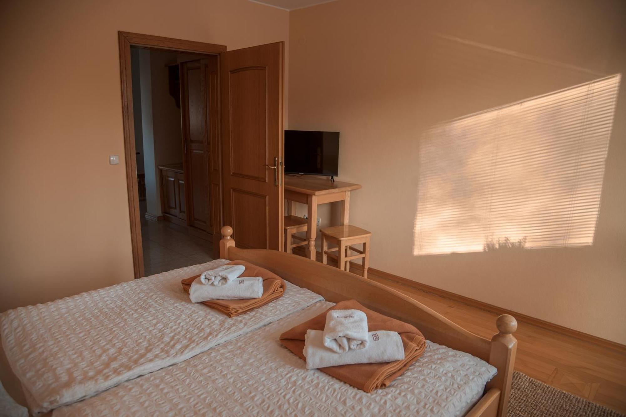 Rooms And Apartments Panker مورفسكه تيبليتسه المظهر الخارجي الصورة